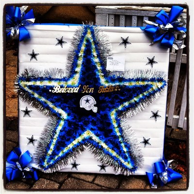 Dallas Cowboys Standing Wreath — Flowers 2 U